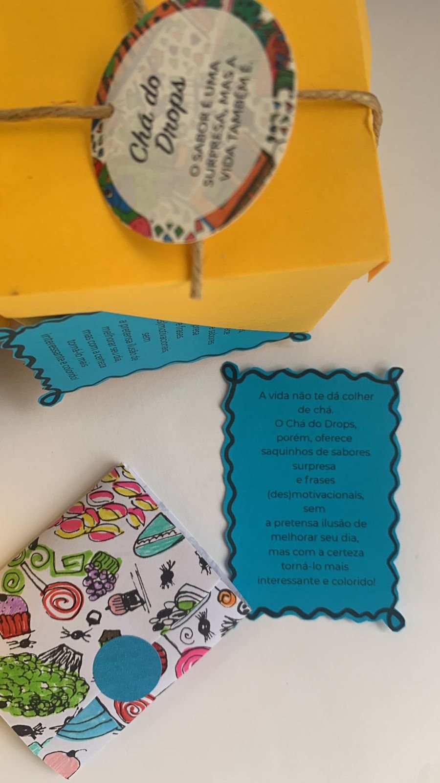 Caixinha com 6 saquinhos de chá com sabores surpresa e frases (des)motivacionais. - Imagem 2